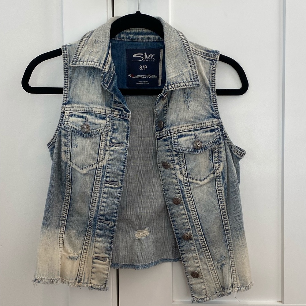 Boys jacket,98% cotton,2% Elastane, ripped, sleeveless,looks brandnew,no damage
